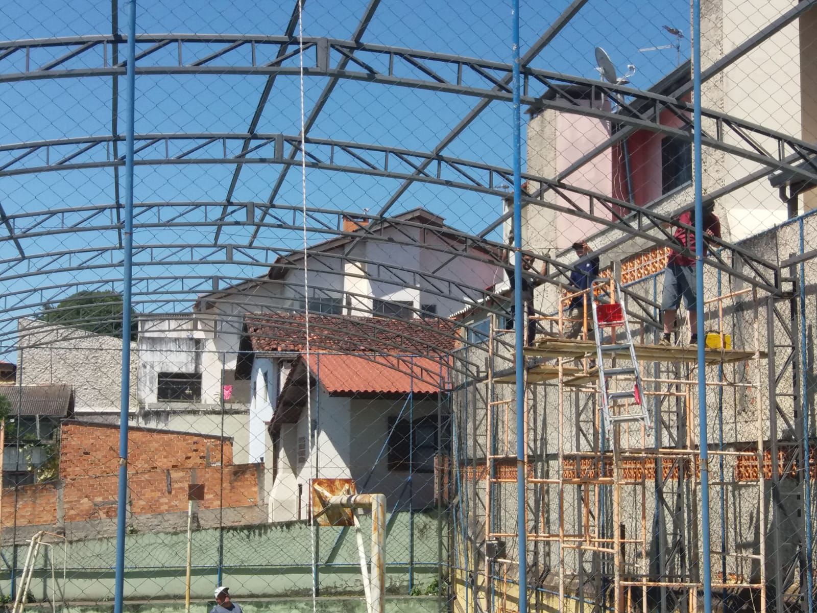 Trabalho 8 - Cerca metálica